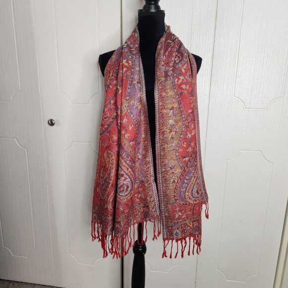 ⭐️ Red Paisly Boho Fringe Scarf - Picture 5 of 8